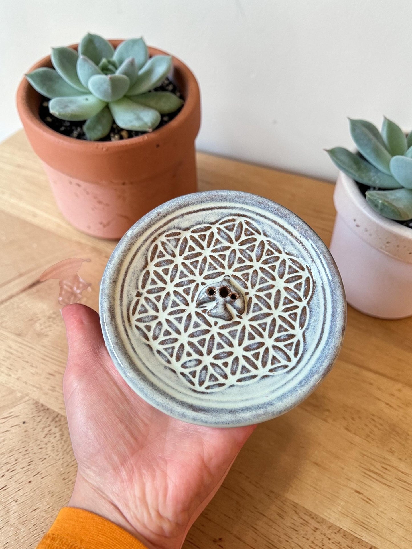 Räucherstäbchenhalter Blume des Lebens | Keramik Glasiert | Handgetöpfert in Nepal | Unikat | Naturprodukt | spirituelle Deko | Handgemacht