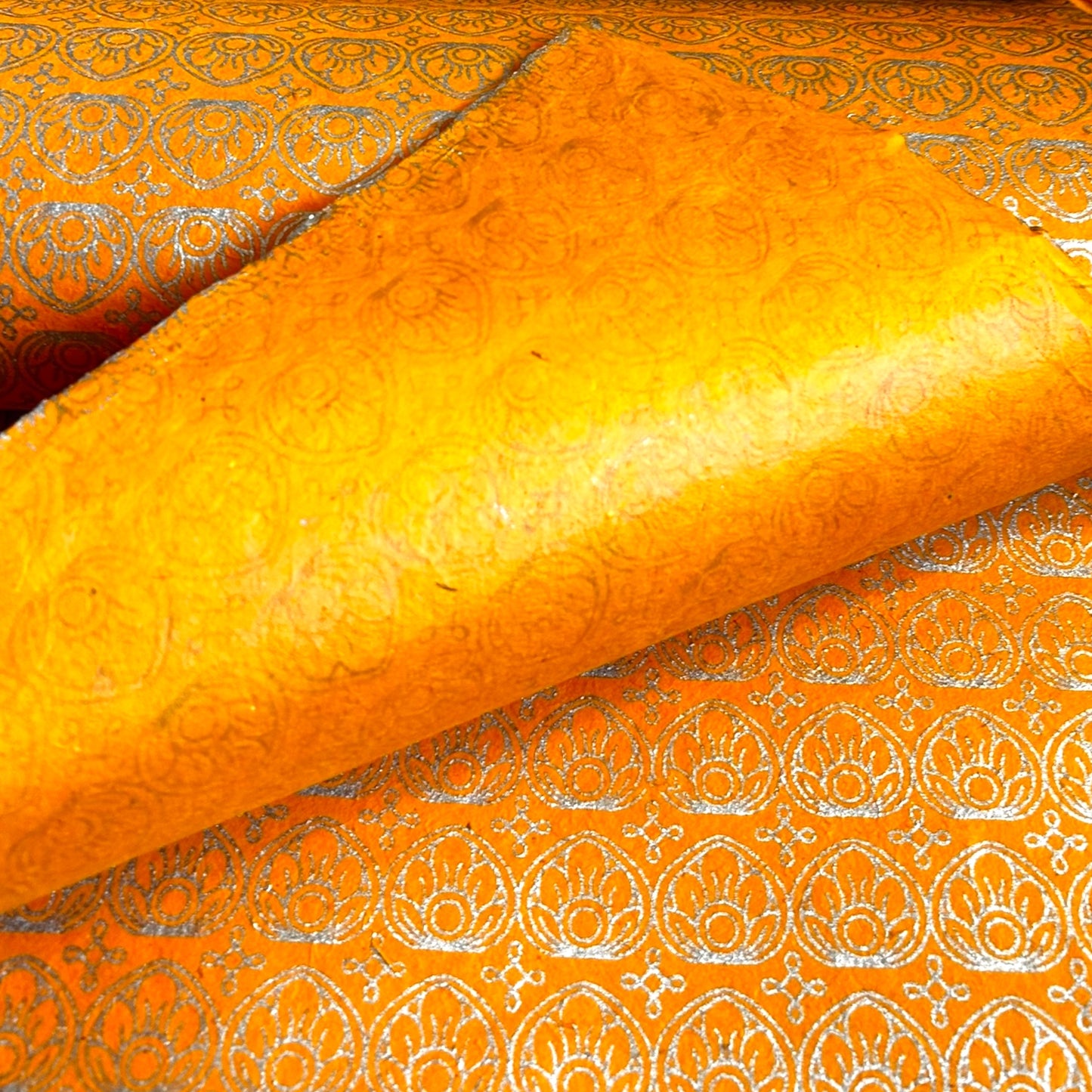 Handgeschöpftes Loktapapier | mit Muster