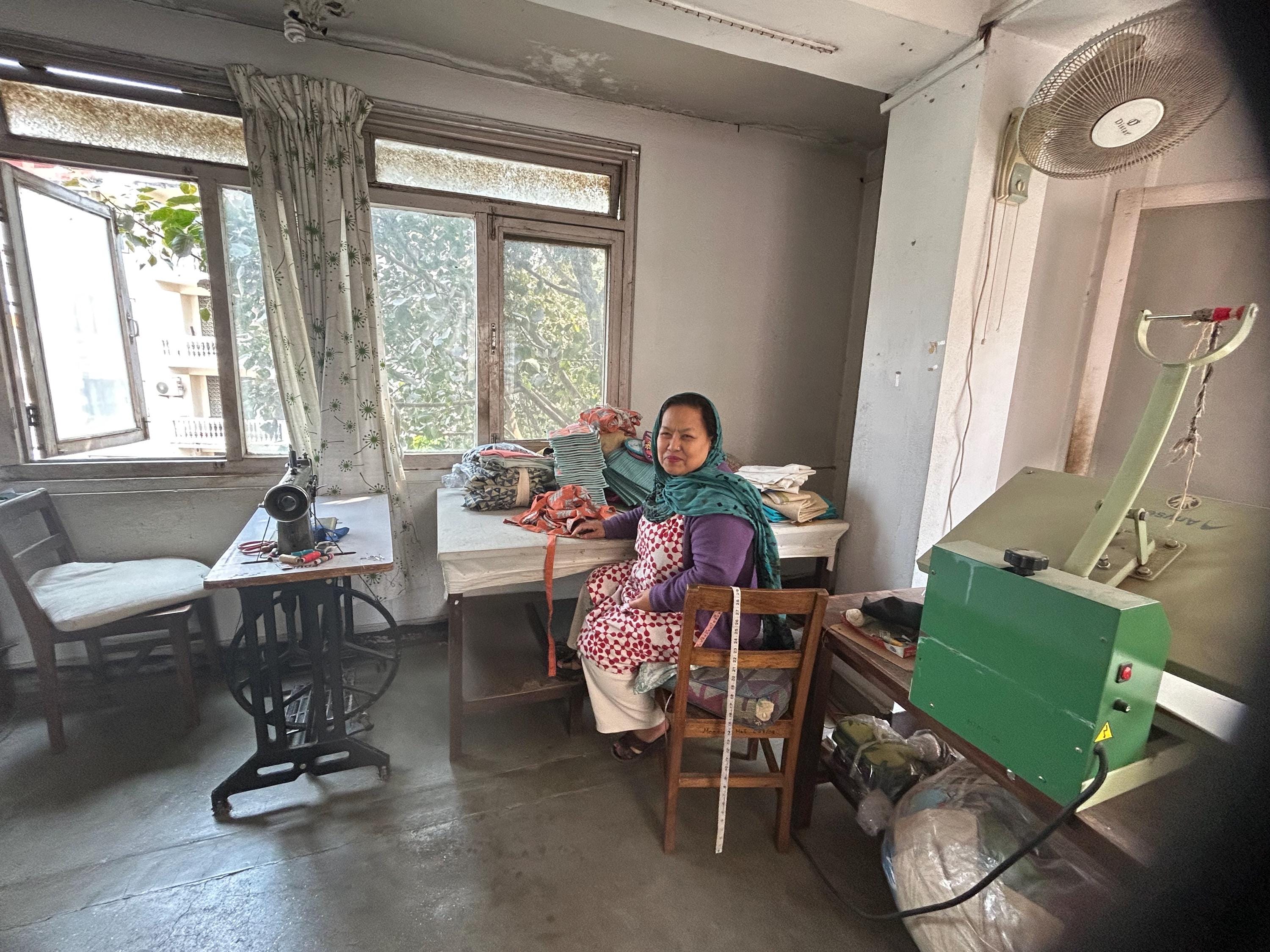 Räucherstäbchenhalter | Keramik Elefant Glasiert | Handgetöpfert | Unikat Nepal | Fairtrade | weiß | Naturprodukt | Steingut Handgemacht