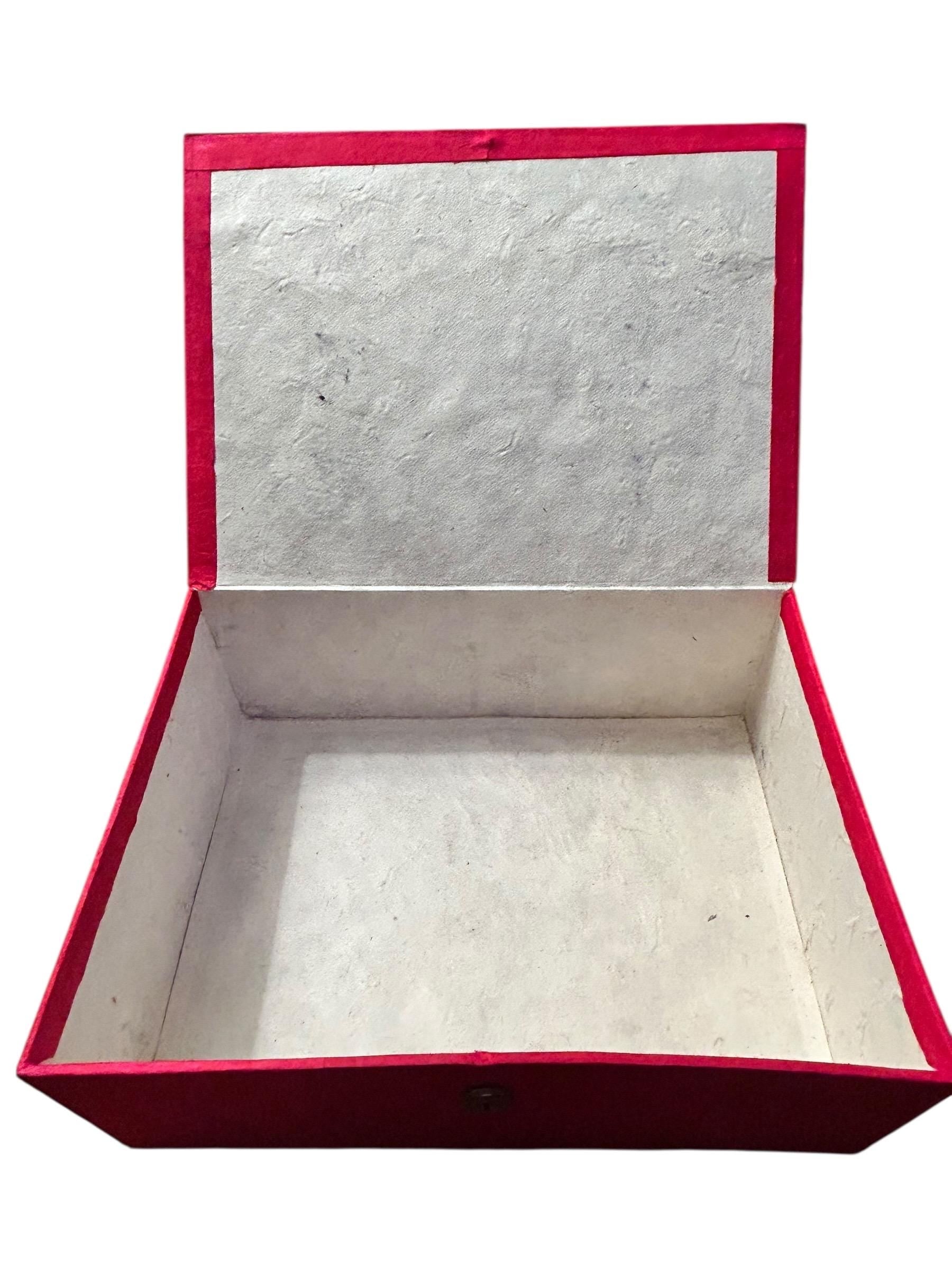 Handgemachte Geschenkbox aus Loktapapier – Rot mit goldenem Mandala | Nachhaltige Aufbewahrungsbox aus Nepal | Boho Geschenkverpackung