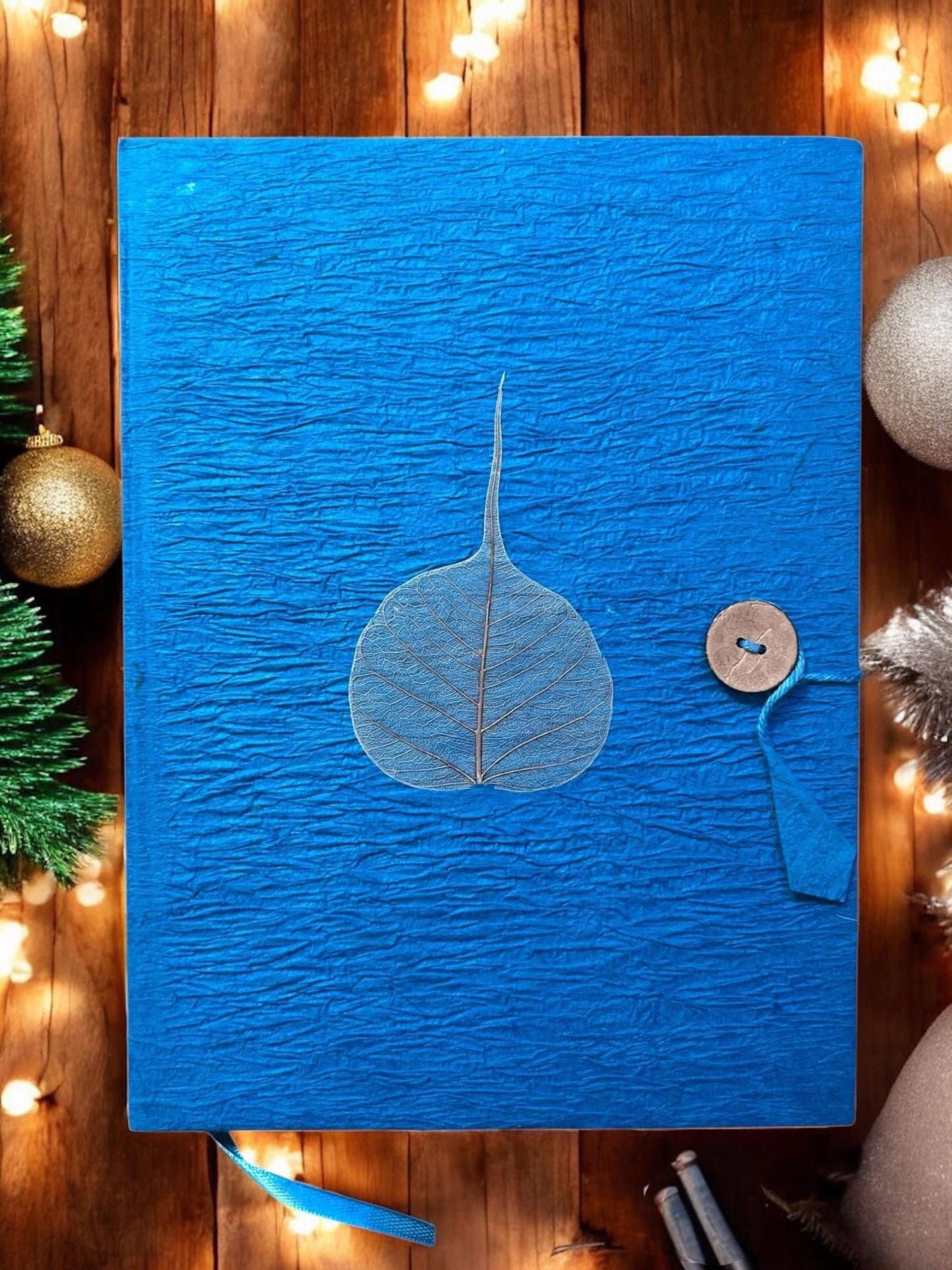 Edles, Handgemachtes Loktapapier Notizbuch mit Blattverzierung aus Nepal | 60 Seiten | Nachhaltiges Tagebuch, Eco Friendly Handmade Journal