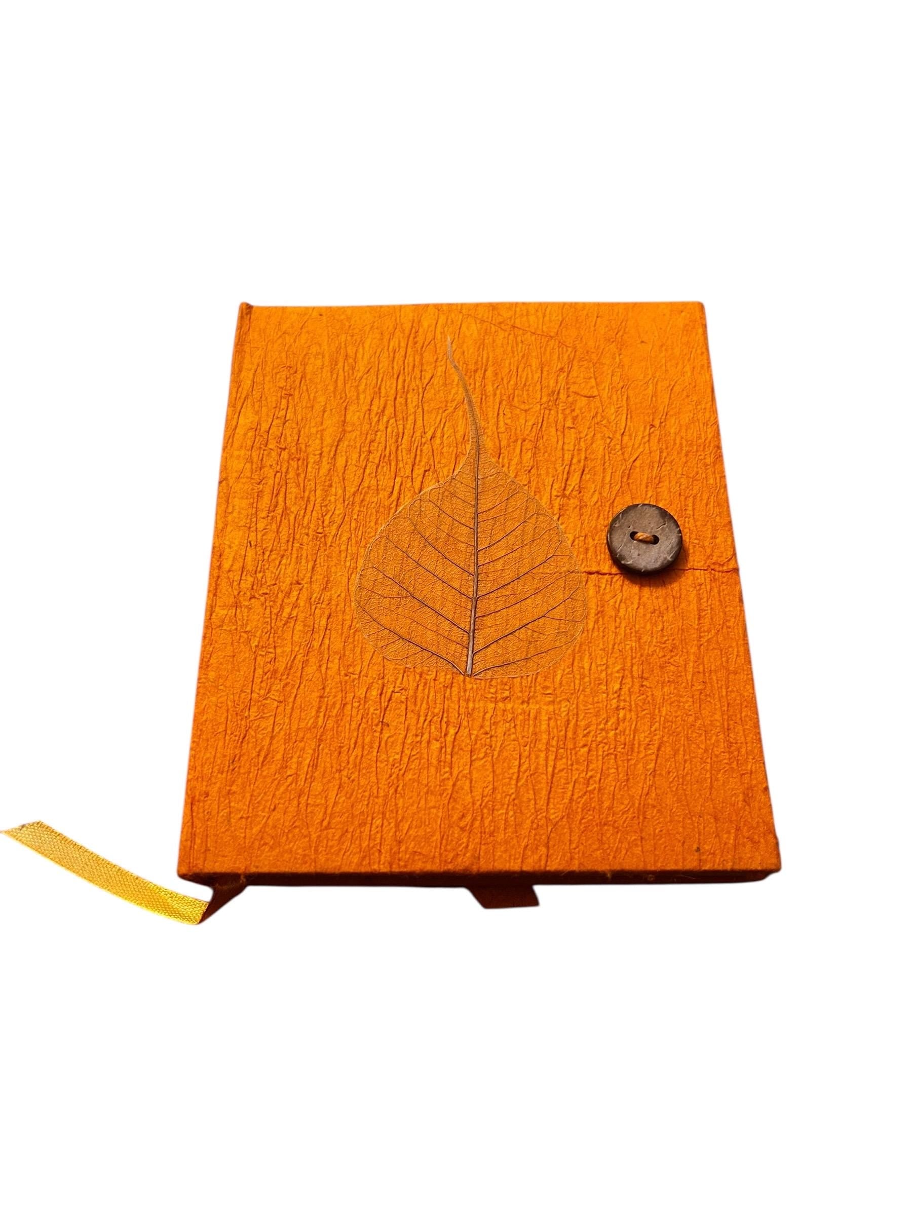 Edles, Handgemachtes Loktapapier Notizbuch mit Blattverzierung aus Nepal | 60 Seiten | Nachhaltiges Tagebuch, Eco Friendly Handmade Journal