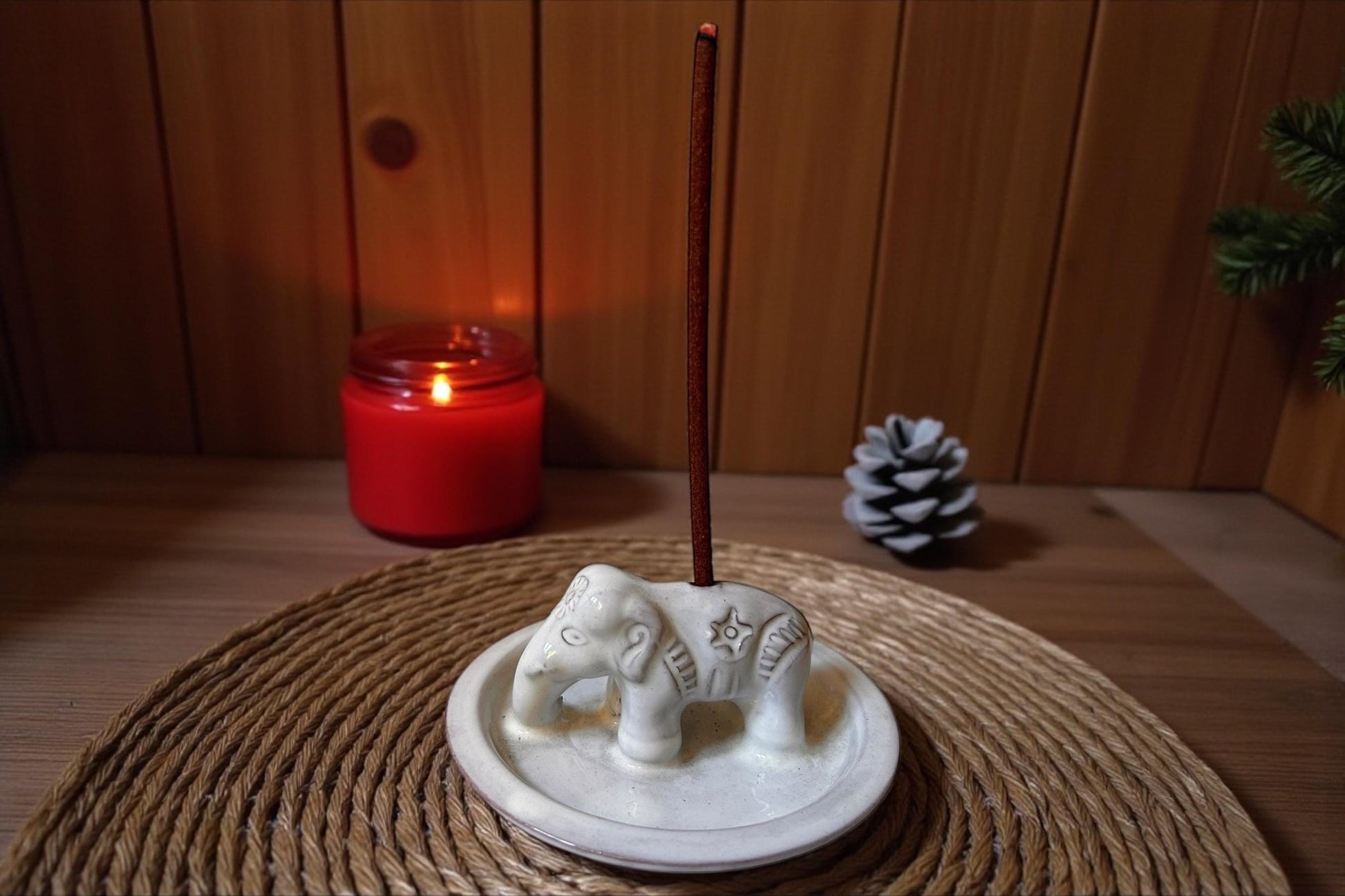 Räucherstäbchenhalter | Keramik Elefant Glasiert | Handgetöpfert | Unikat Nepal | Fairtrade | weiß | Naturprodukt | Steingut Handgemacht