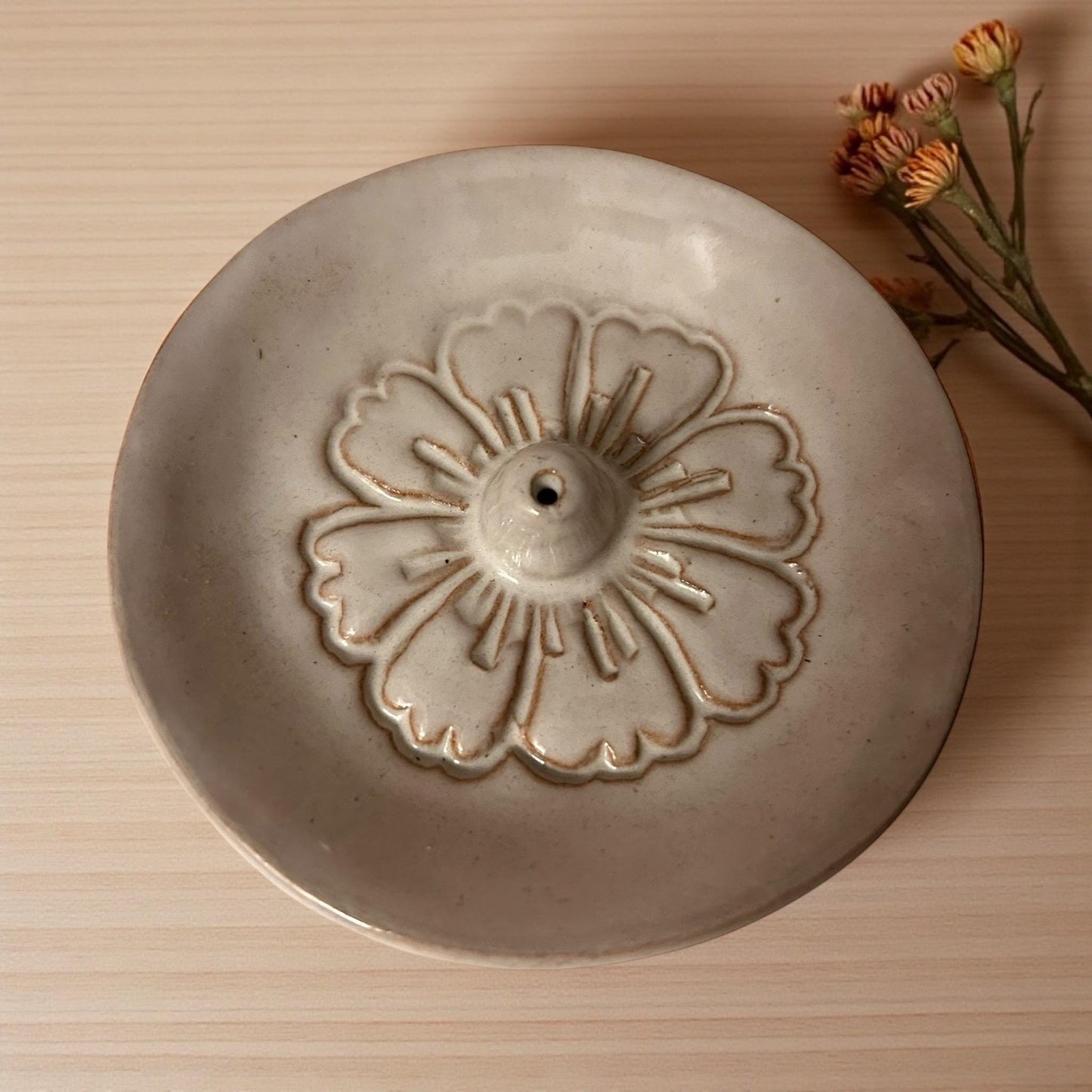 Räucherstäbchenhalter | Keramik Blume Glasiert | Handgetöpfert | Unikat Nepal | Fairtrade | Naturprodukt | Steingut Handgemacht