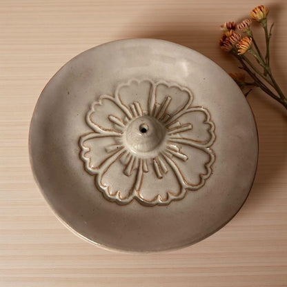 Räucherstäbchenhalter | Keramik Blume Glasiert | Handgetöpfert | Unikat Nepal | Fairtrade | Naturprodukt | Steingut Handgemacht