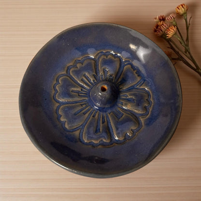 Räucherstäbchenhalter | Keramik Blume Glasiert | Handgetöpfert | Unikat Nepal | Fairtrade | Naturprodukt | Steingut Handgemacht