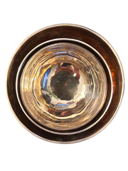 Handgefertigte Klangschale aus Nepal – Glatte Bronze Singing Bowl | Meditationsschale mit Kissen & Klöppel | Yoga, Meditation Sound Healing