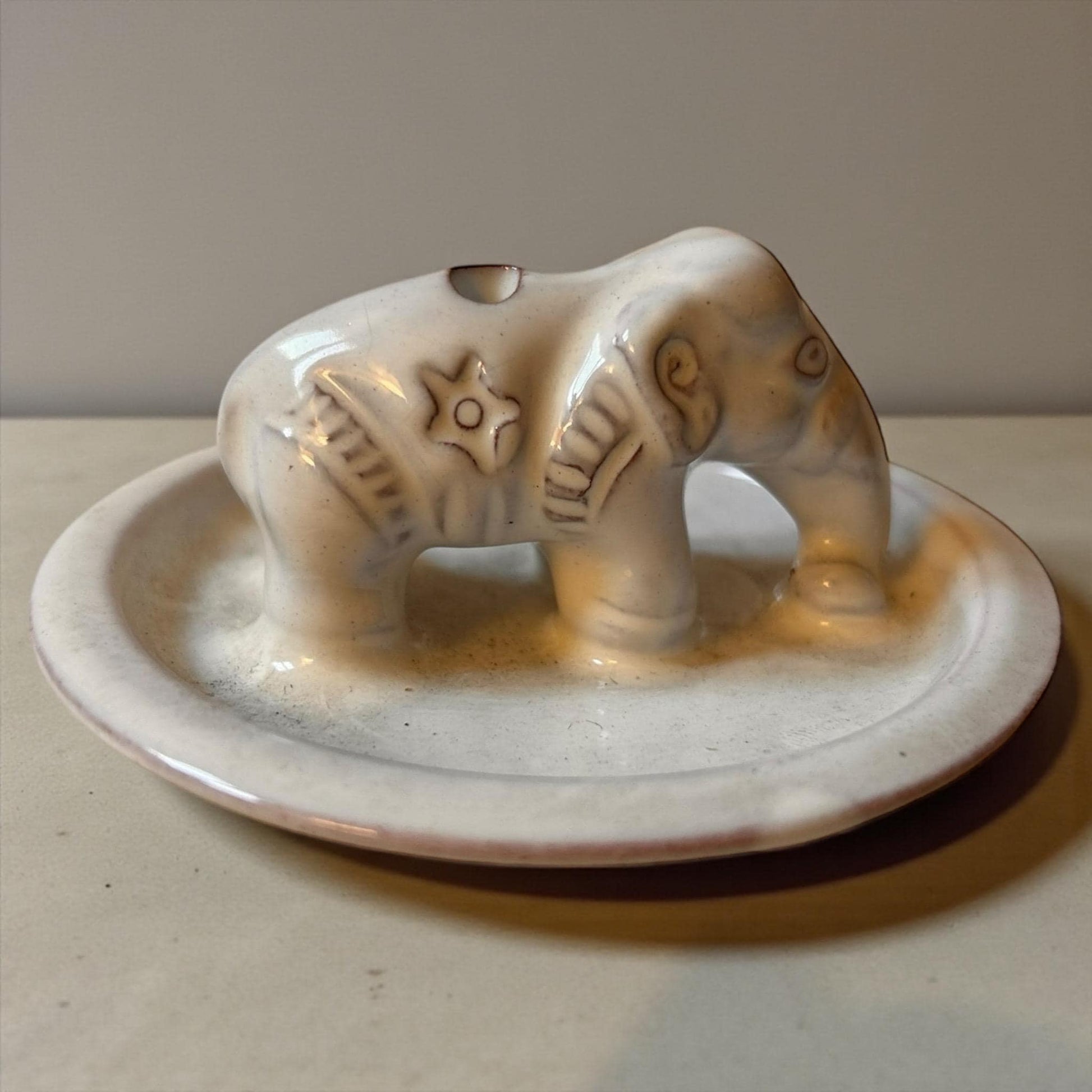 Räucherstäbchenhalter | Keramik Elefant Glasiert | Handgetöpfert | Unikat Nepal | Fairtrade | weiß | Naturprodukt | Steingut Handgemacht