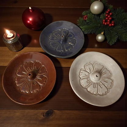 Räucherstäbchenhalter | Keramik Blume Glasiert | Handgetöpfert | Unikat Nepal | Fairtrade | Naturprodukt | Steingut Handgemacht