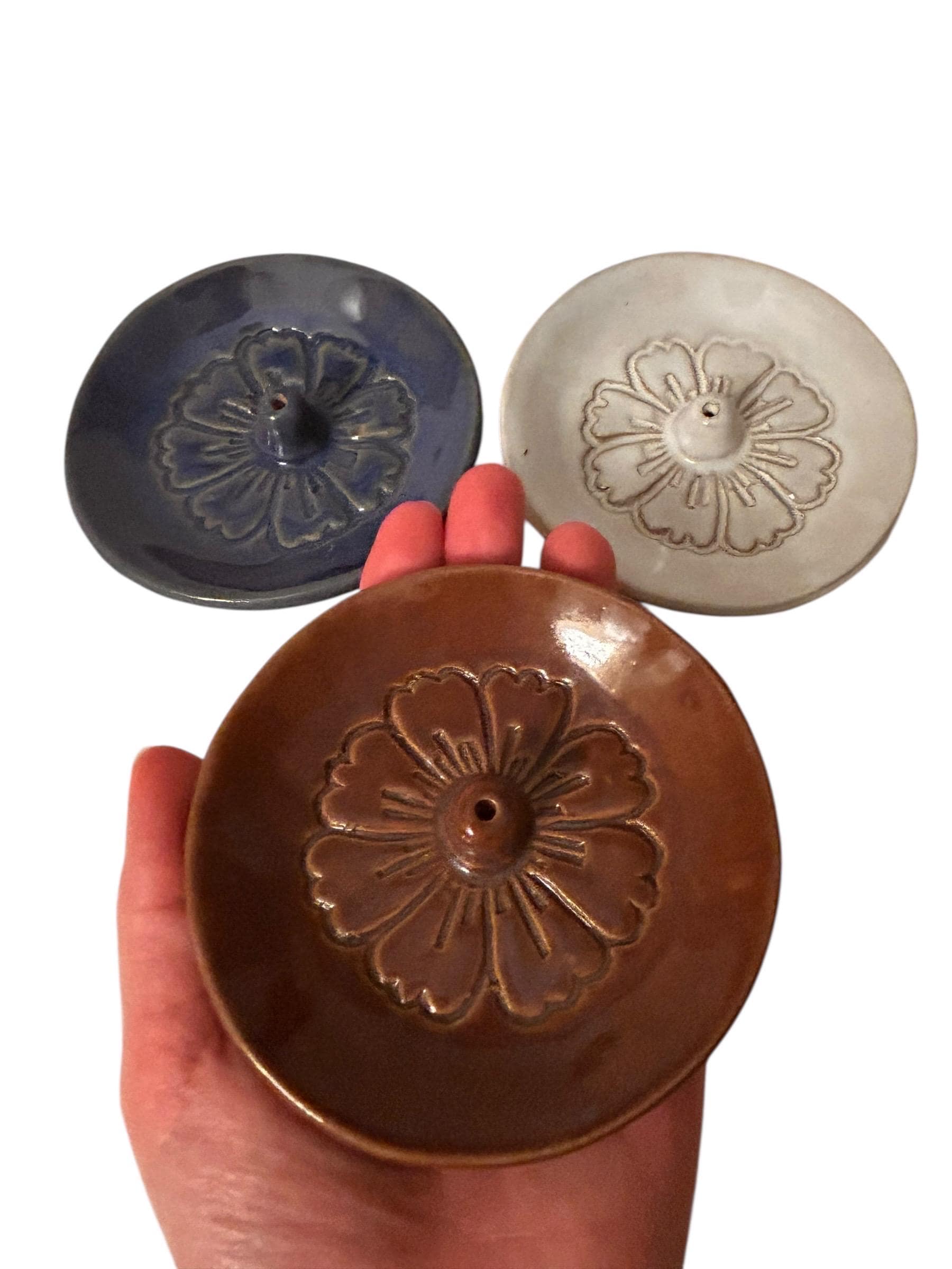 Räucherstäbchenhalter | Keramik Blume Glasiert | Handgetöpfert | Unikat Nepal | Fairtrade | Naturprodukt | Steingut Handgemacht