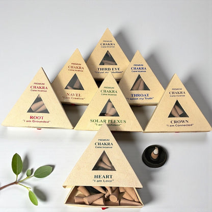 Räucherkegel Set – 7 Chakren inkl. Halter | Handgemacht in Nepal | Natur Räucherwerk für Meditation & Balance | Premium Chakra Cones Gift