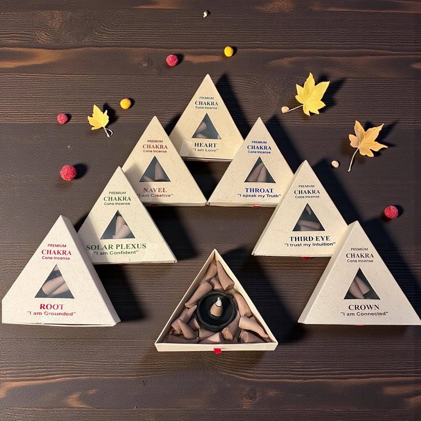 Räucherkegel Set – 7 Chakren inkl. Halter | Handgemacht in Nepal | Natur Räucherwerk für Meditation & Balance | Premium Chakra Cones Gift