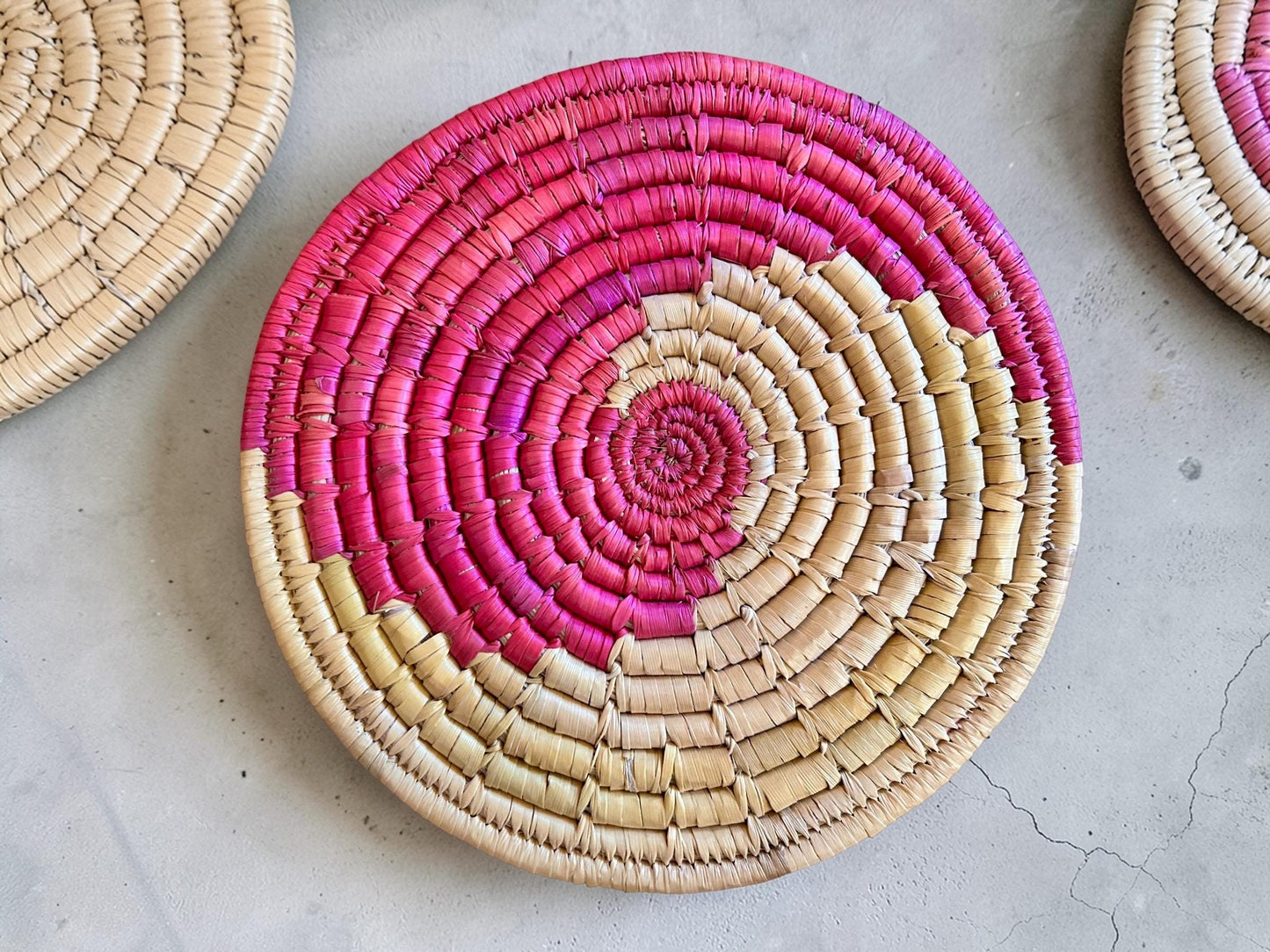 Boho Untersetzer & Wanddeko aus Naturfasern | Handgeflochten | Topfuntersetzer | Fair Trade aus Nepal | Moonj + Kansh Deko
