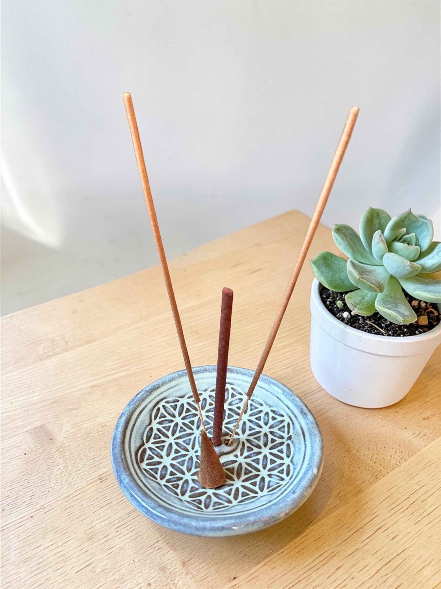Räucherstäbchenhalter Blume des Lebens | Keramik Glasiert | Handgetöpfert in Nepal | Unikat | Naturprodukt | spirituelle Deko | Handgemacht