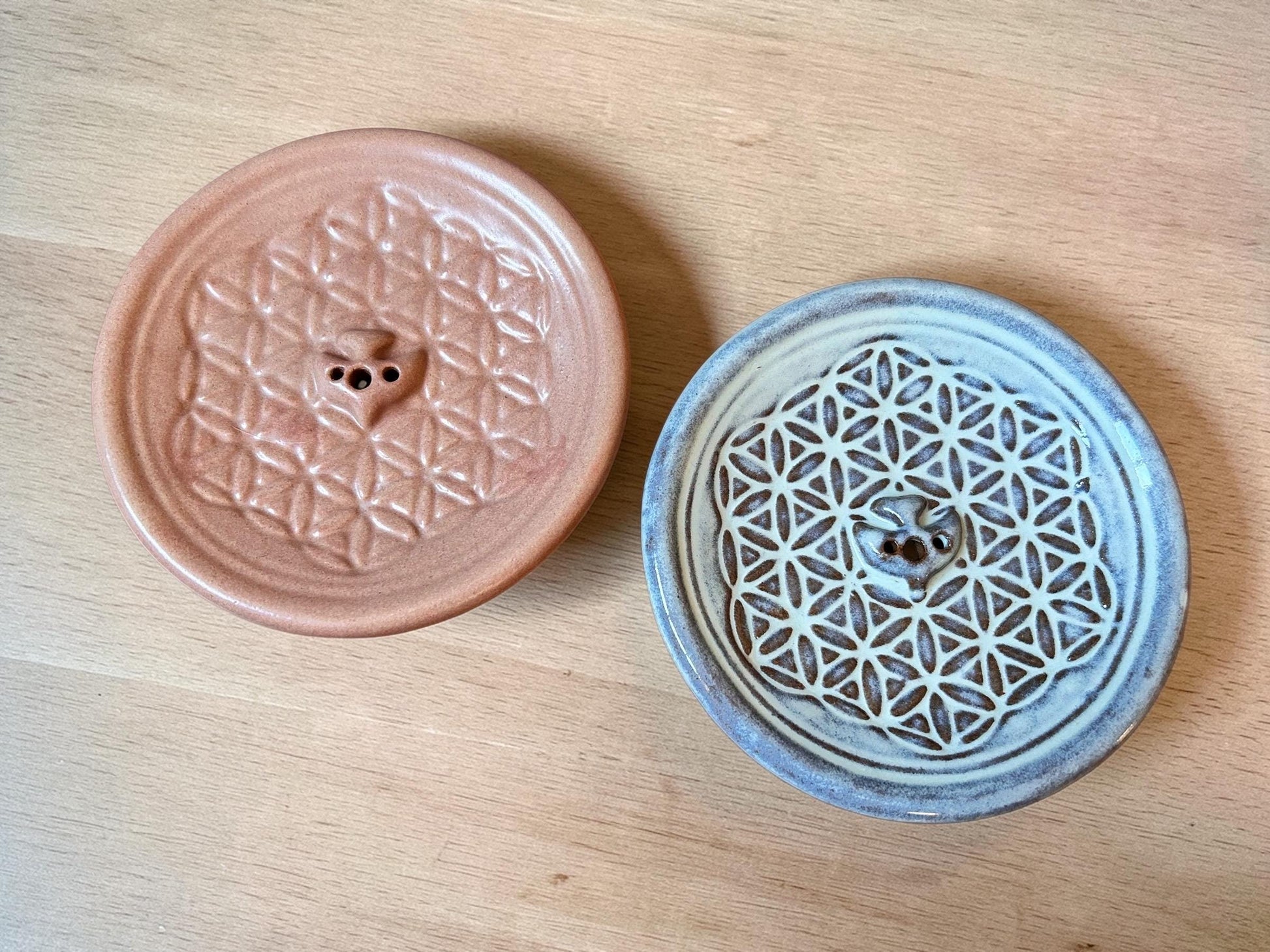 Räucherstäbchenhalter Blume des Lebens | Keramik Glasiert | Handgetöpfert in Nepal | Unikat | Naturprodukt | spirituelle Deko | Handgemacht