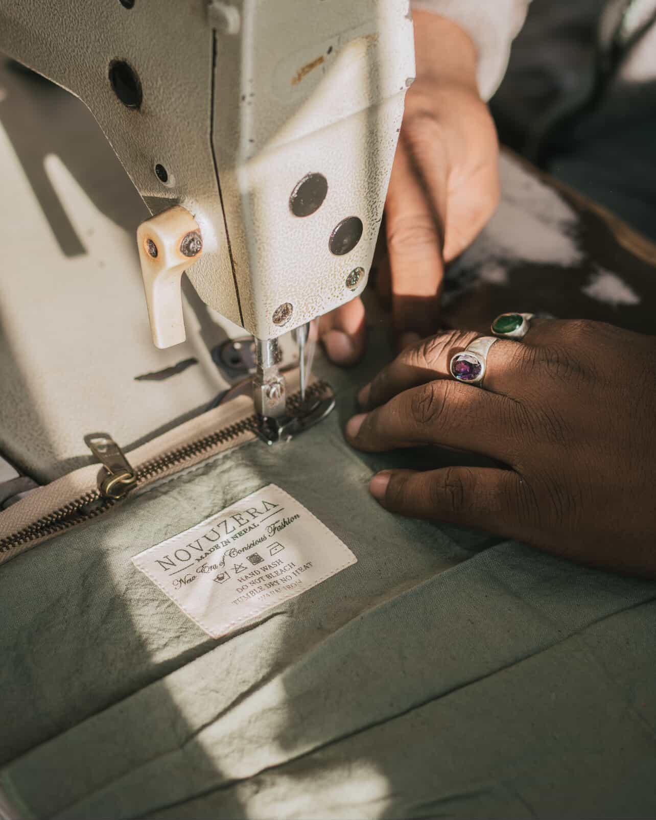 Naturgefärbter Baumwollbeutel | Pflanzenprint & Indigo Dye | Fair gefertigt in Nepal | Nachhaltige Eco Tote Bag | Fair Trade Tasche