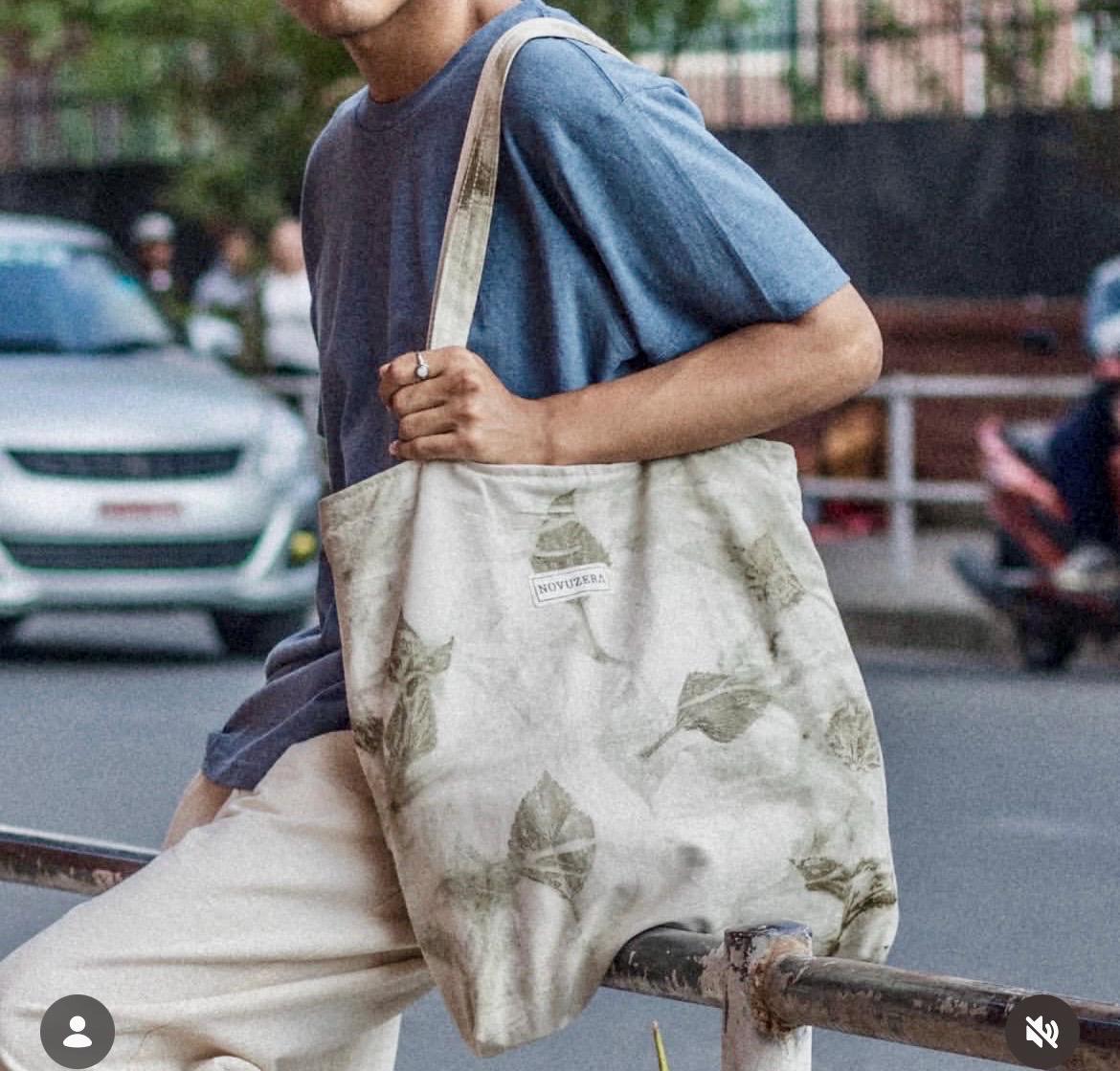 Naturgefärbter Baumwollbeutel | Pflanzenprint & Indigo Dye | Fair gefertigt in Nepal | Nachhaltige Eco Tote Bag | Fair Trade Tasche