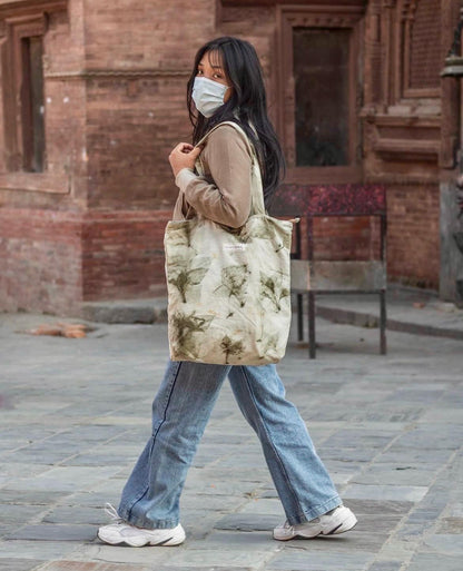 Naturgefärbter Baumwollbeutel | Pflanzenprint & Indigo Dye | Fair gefertigt in Nepal | Nachhaltige Eco Tote Bag | Fair Trade Tasche