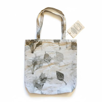 Naturgefärbter Baumwollbeutel | Pflanzenprint & Indigo Dye | Fair gefertigt in Nepal | Nachhaltige Eco Tote Bag | Fair Trade Tasche