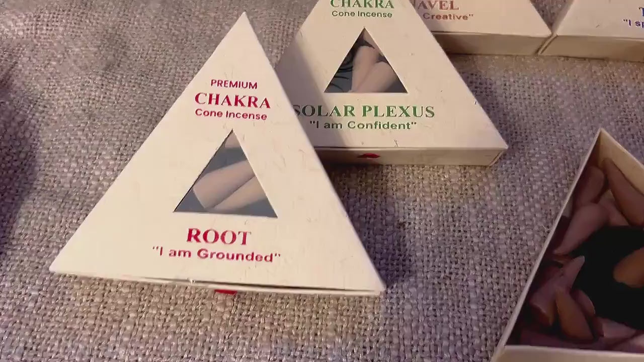 Räucherkegel Set – 7 Chakren inkl. Halter | Handgemacht in Nepal | Natur Räucherwerk für Meditation & Balance | Premium Chakra Cones Gift