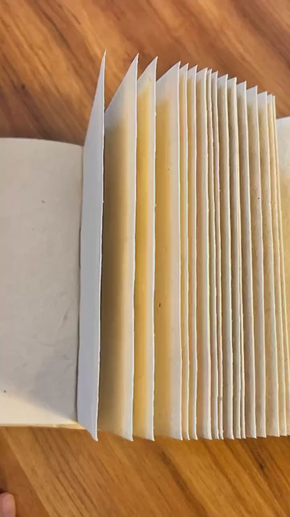 Handgemachtes Loktapapier Notizbuch „Fern“ mit echten Pflanzenblättern | aus Nepal | 40 Seiten | Nachhaltiges Tagebuch, Eco Friendly Journal